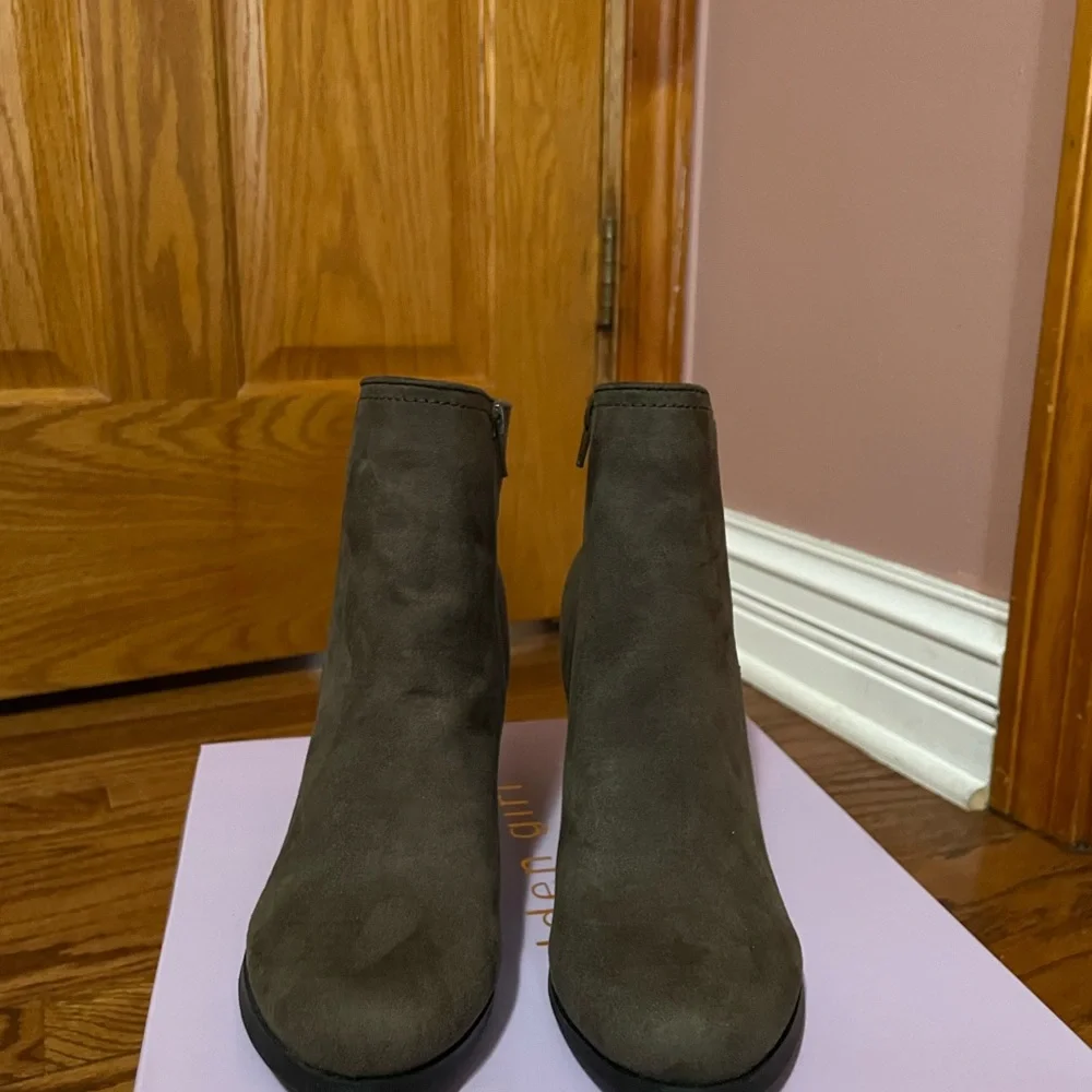 Booties - Picture 5 of 7